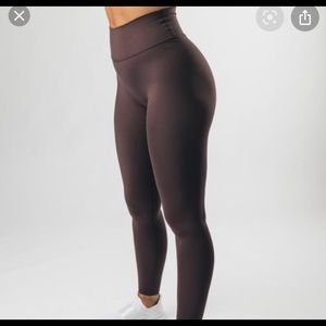 Alphalete essential leggings in sparrow (M)
